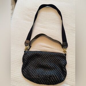 Clare V Moyen Messenger Black